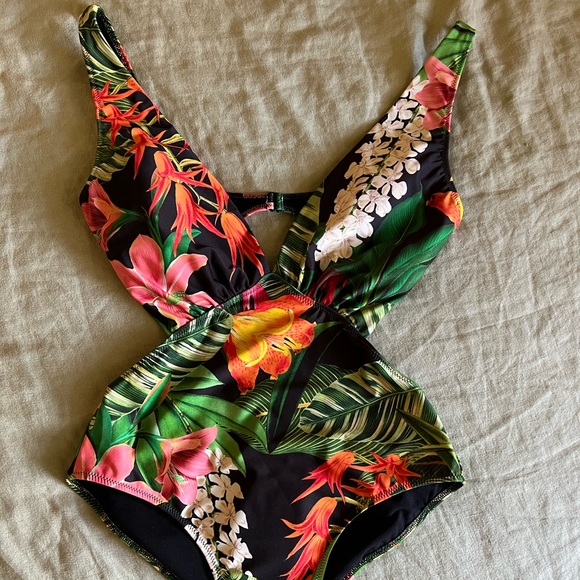 Zara Other - Zara cut out one piece swimwear